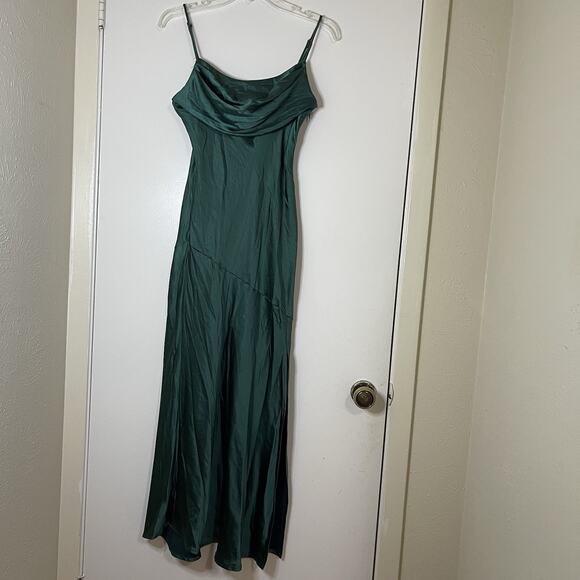 NEW! Selfie Leslie Well Versed Pleated Bust Front Split Dress Forest Green Med - Picture 4 of 10
